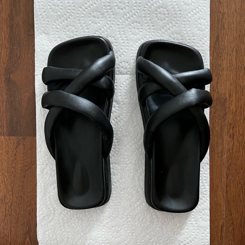Alohas Slip On Cross - Black Leather Sandals